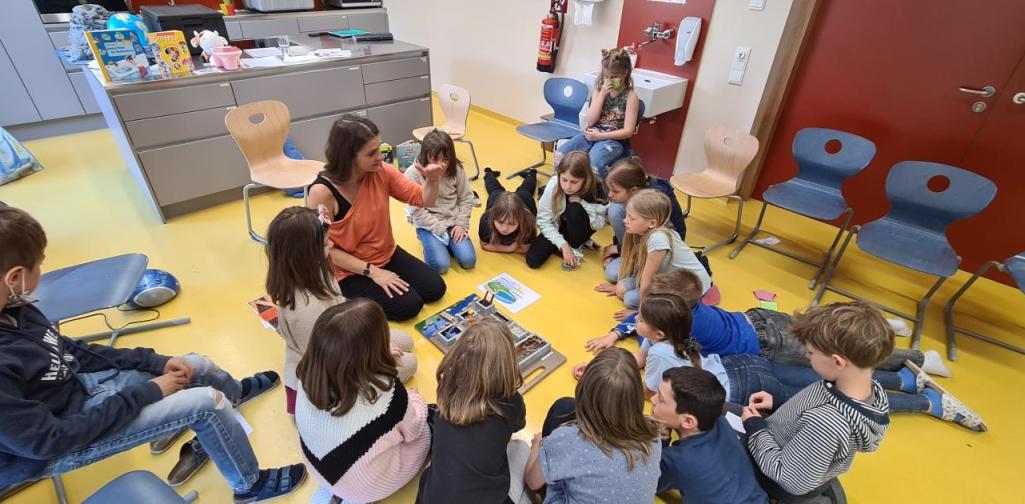 Kinder mit Kläranlage Kläranlage_erklären