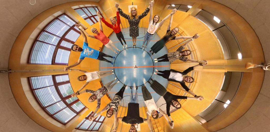 TeamKreisstehend TeamKreisstehend